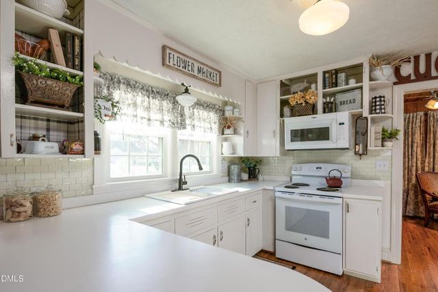 506 W Clinton Street, Roseboro, NC 28382