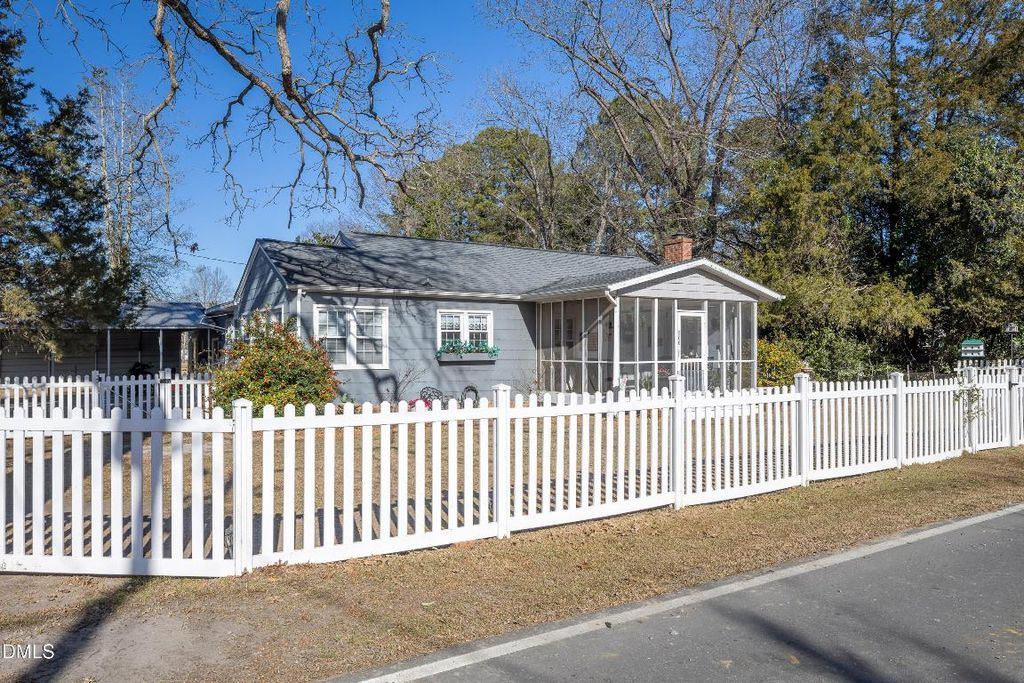 506 W Clinton Street, Roseboro, NC 28382