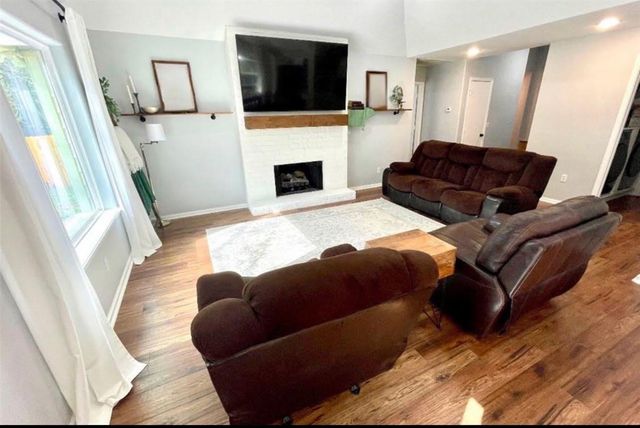 1811 Tickner Street, Conroe, TX 77301