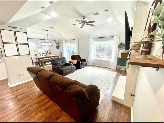 1811 Tickner Street, Conroe, TX 77301