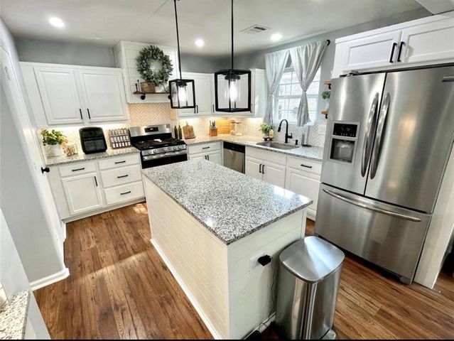 1811 Tickner Street, Conroe, TX 77301