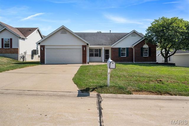 104 Coppersmith Court, St Charles, MO 63301