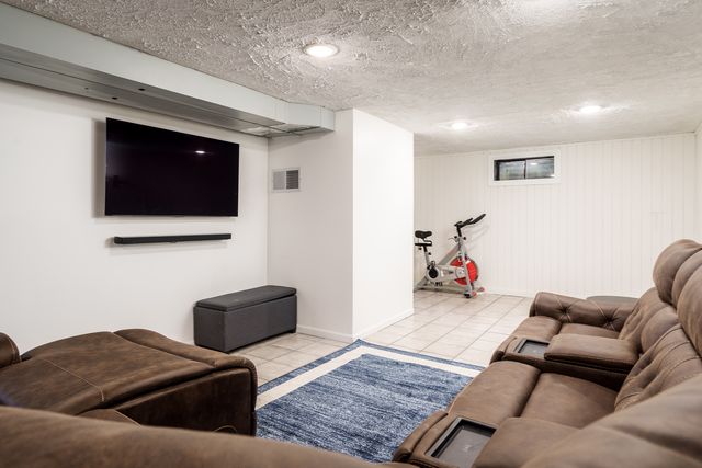 1517 Minns Drive, Machesney Park, IL 61115