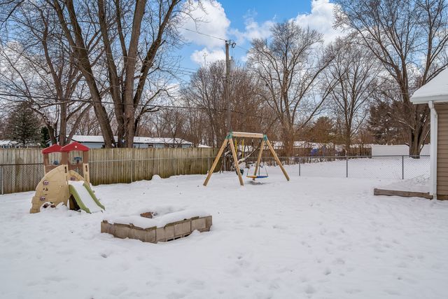 1517 Minns Drive, Machesney Park, IL 61115