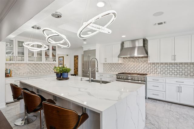 7537 Royal Place, Dallas, TX 75230