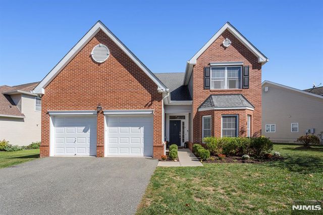 24 Bluffs Court, Hamburg, NJ 07419