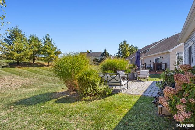 24 Bluffs Court, Hamburg, NJ 07419