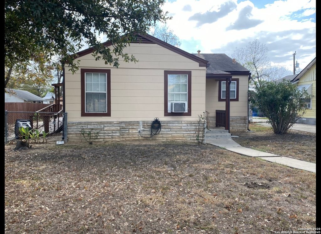 1130 SIMS AVE, San Antonio, TX 78225