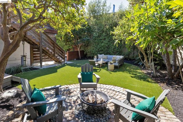 5377 Bryant Ave, Oakland, CA 94618