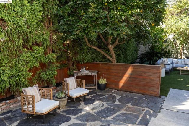 5377 Bryant Ave, Oakland, CA 94618