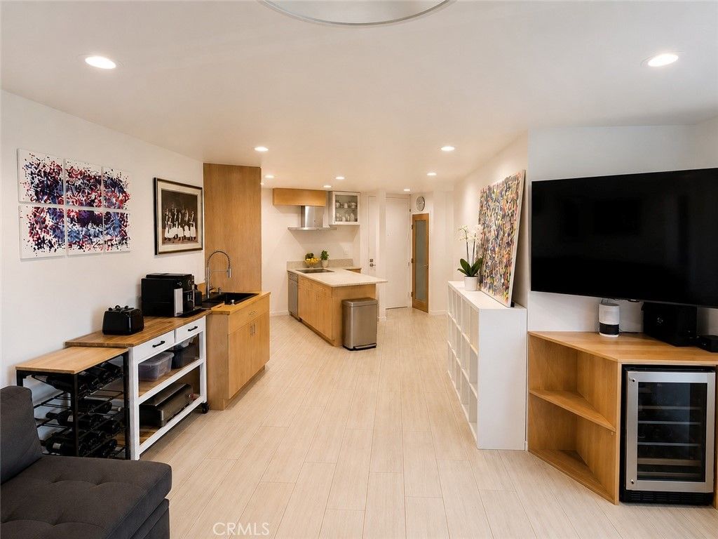 Image 10 of property listing at 2901 Peninsula Road, Oxnard, CA 93035