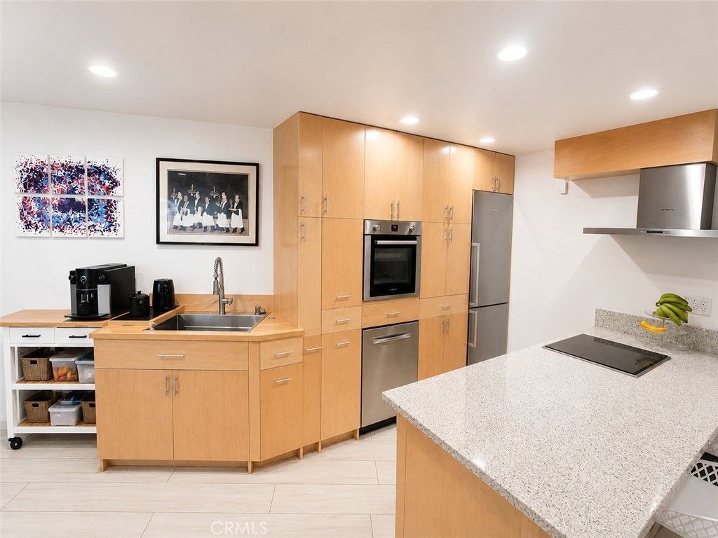 Image 2 of property listing at 2901 Peninsula Road, Oxnard, CA 93035