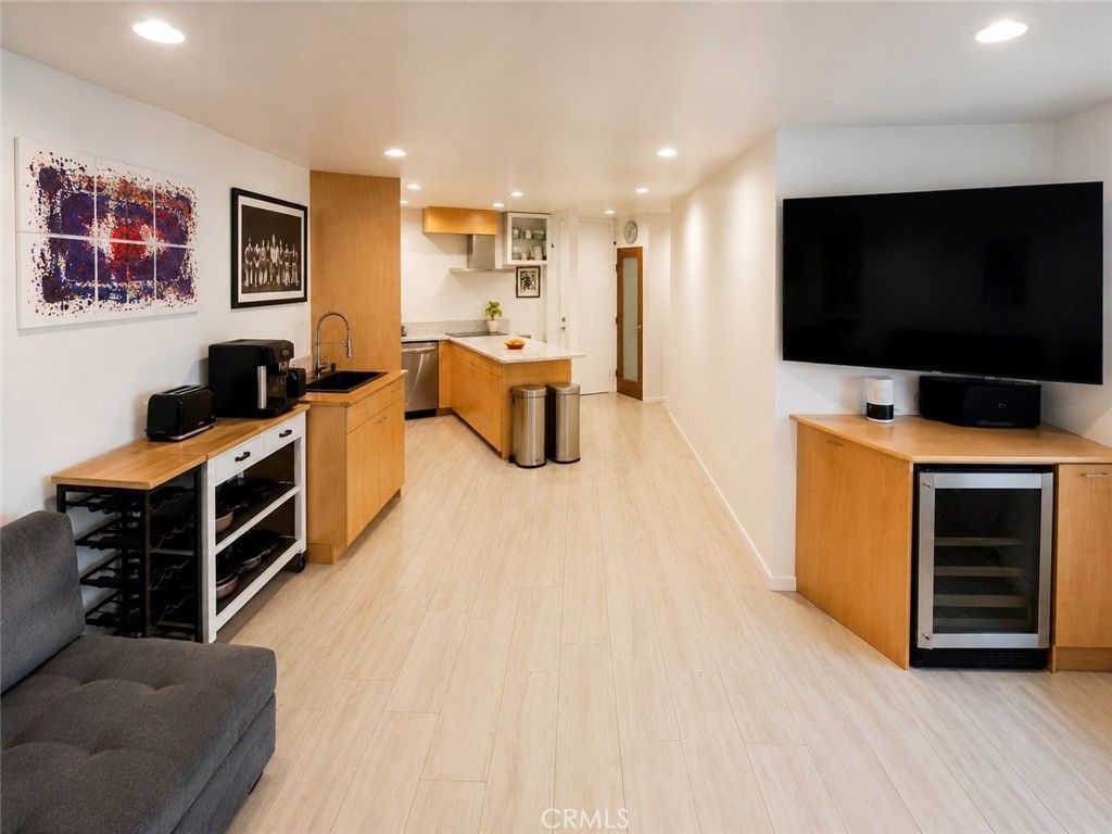Image 9 of property listing at 2901 Peninsula Road, Oxnard, CA 93035