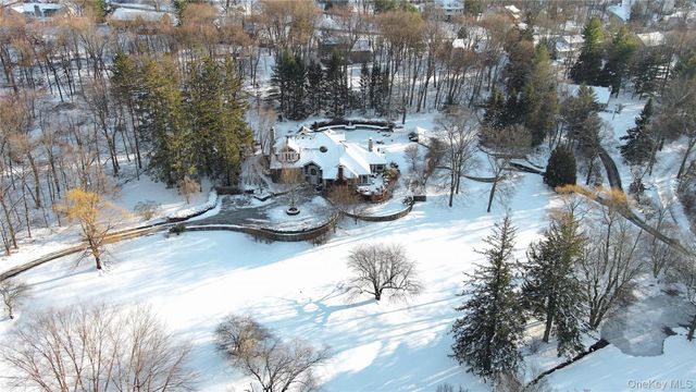 150 Old Farm Road N, Chappaqua, NY 10514