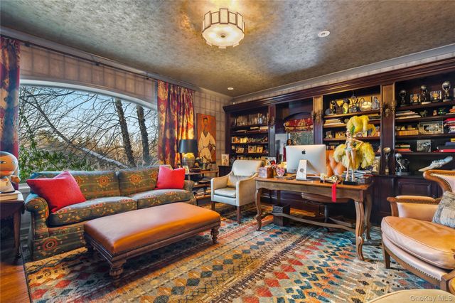 150 Old Farm Road N, Chappaqua, NY 10514