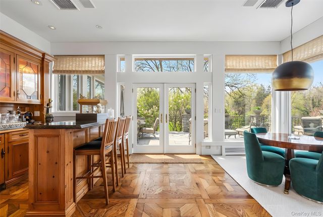 150 Old Farm Road N, Chappaqua, NY 10514