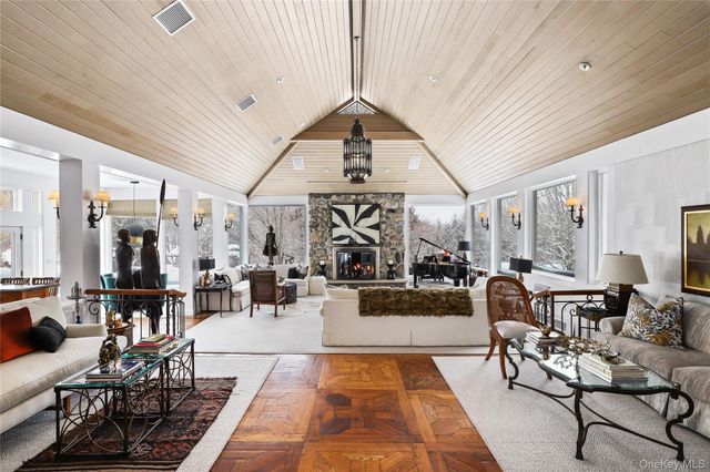 150 Old Farm Road N, Chappaqua, NY 10514