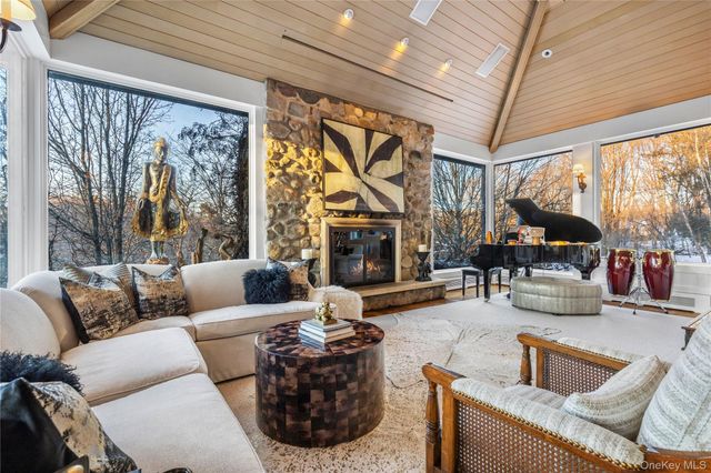 150 Old Farm Road N, Chappaqua, NY 10514