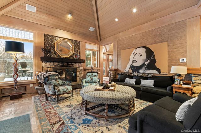 150 Old Farm Road N, Chappaqua, NY 10514