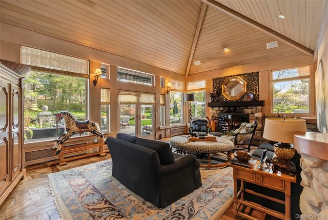 150 Old Farm Road N, Chappaqua, NY 10514