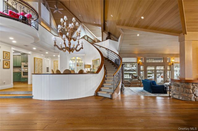 150 Old Farm Road N, Chappaqua, NY 10514