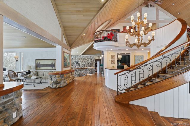 150 Old Farm Road N, Chappaqua, NY 10514