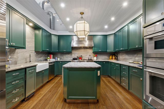 150 Old Farm Road N, Chappaqua, NY 10514