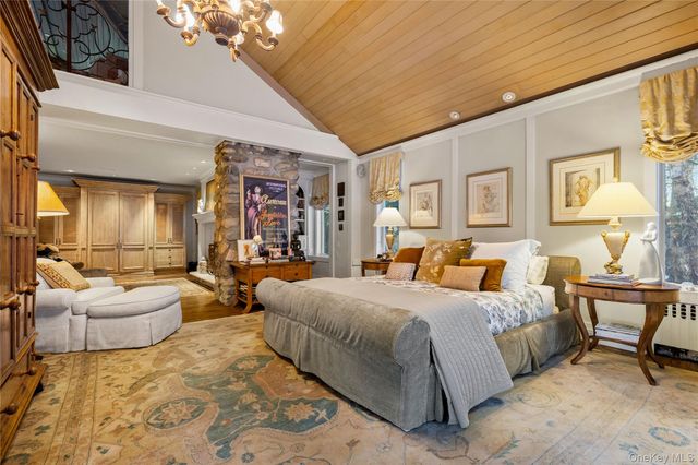 150 Old Farm Road N, Chappaqua, NY 10514