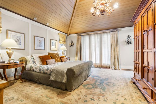 150 Old Farm Road N, Chappaqua, NY 10514