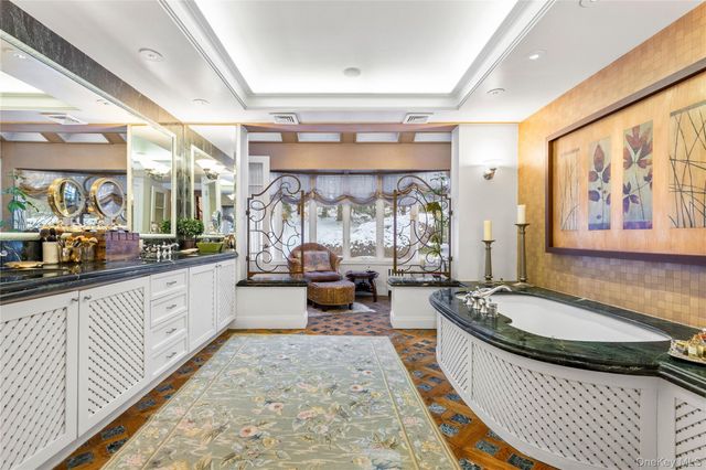 150 Old Farm Road N, Chappaqua, NY 10514