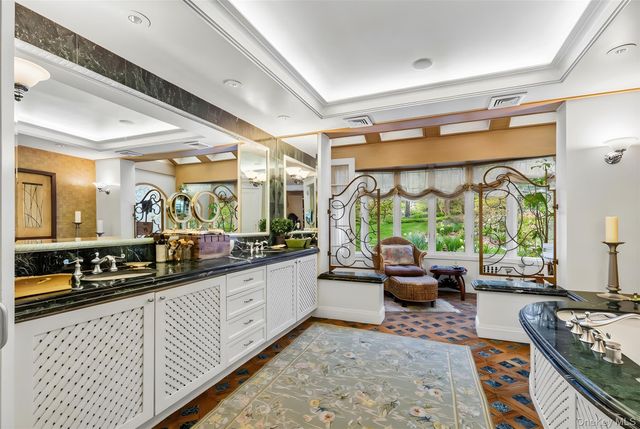 150 Old Farm Road N, Chappaqua, NY 10514