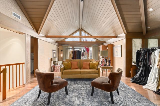 150 Old Farm Road N, Chappaqua, NY 10514