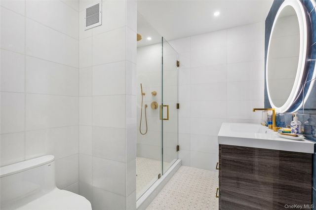 150 Old Farm Road N, Chappaqua, NY 10514