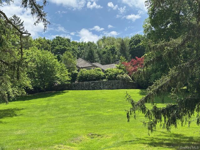 150 Old Farm Road N, Chappaqua, NY 10514