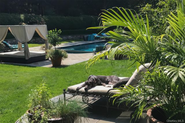 150 Old Farm Road N, Chappaqua, NY 10514