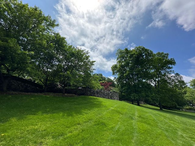 150 Old Farm Road N, Chappaqua, NY 10514