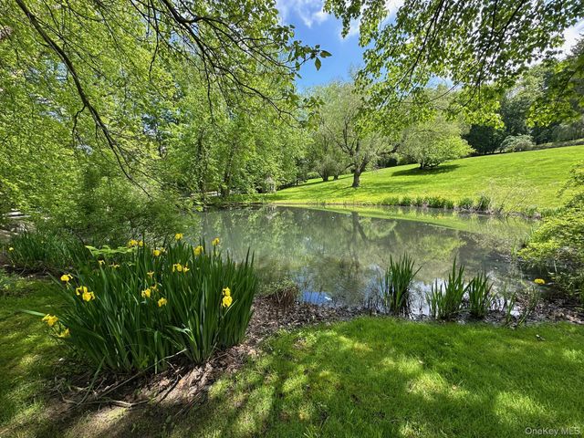 150 Old Farm Road N, Chappaqua, NY 10514