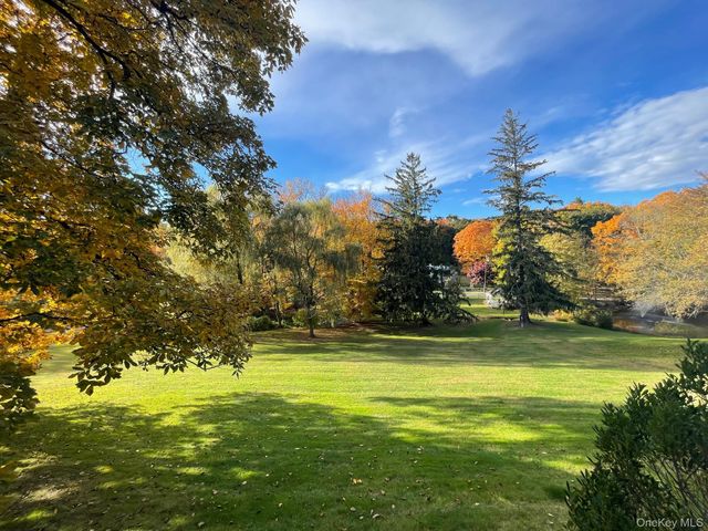 150 Old Farm Road N, Chappaqua, NY 10514