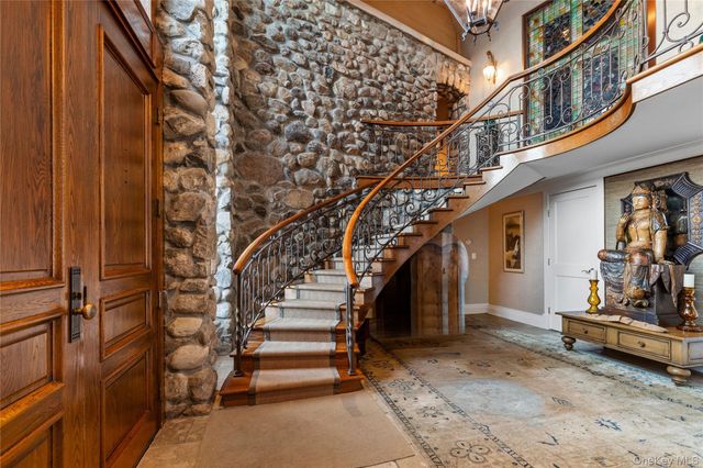 150 Old Farm Road N, Chappaqua, NY 10514