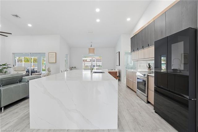 5227 SW 11th PL, Cape Coral, FL 33914