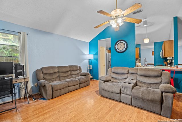 11309 Forest Rain, Live Oak, TX 78233