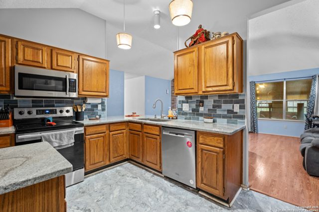 11309 Forest Rain, Live Oak, TX 78233