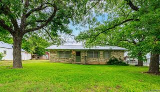 704 W San Antonio Street, Fredericksburg, TX 78624