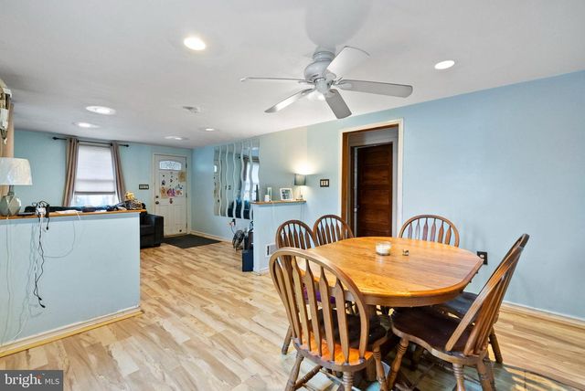 15 N POPLAR AVE, Maple Shade, NJ 08052