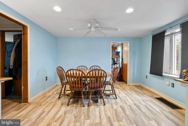15 N POPLAR AVE, Maple Shade, NJ 08052