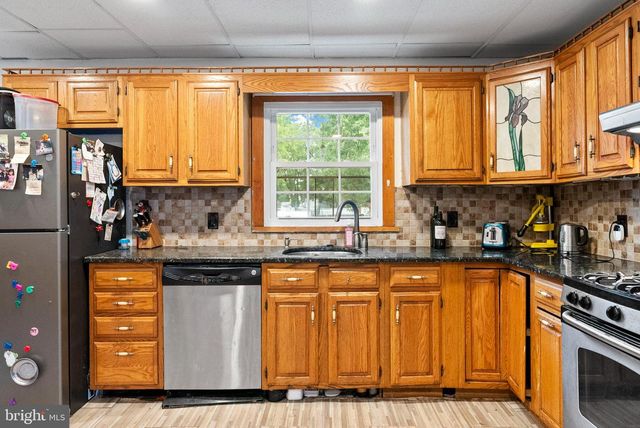 15 N POPLAR AVE, Maple Shade, NJ 08052
