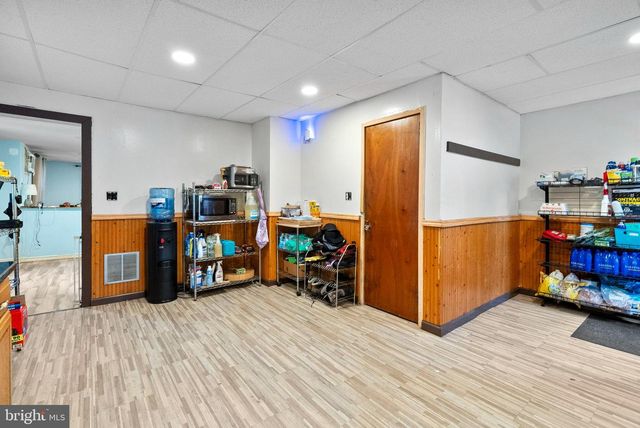 15 N POPLAR AVE, Maple Shade, NJ 08052