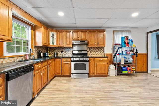 15 N POPLAR AVE, Maple Shade, NJ 08052