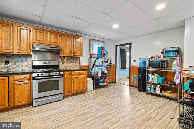 15 N POPLAR AVE, Maple Shade, NJ 08052