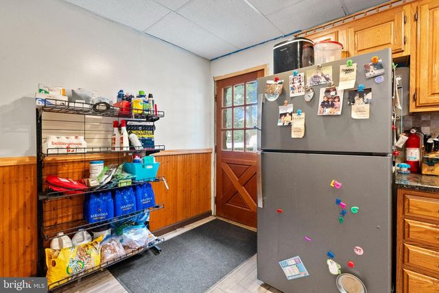 15 N POPLAR AVE, Maple Shade, NJ 08052